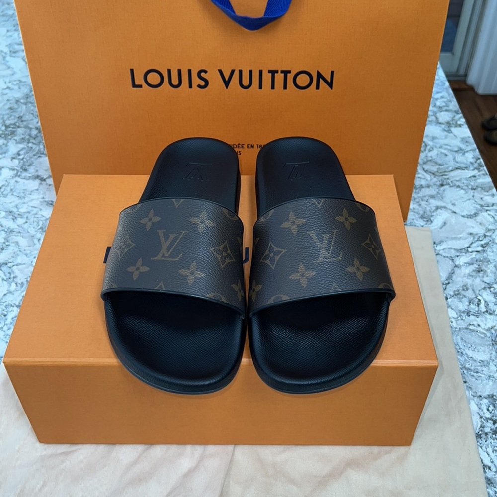 Louis Vuitton “waterfront mule” slide